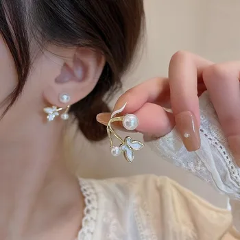 Нови френски обеци-карамфил с имитация на перли, пеперуда за жени, корейската мода, кристални обеци, елегантни сватбени украси, подаръци за партита