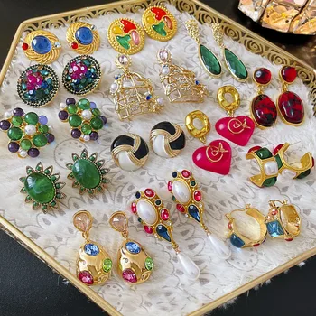 Цветни кръгли обеци-копчета с ретро и изискан средновековни осветление, луксозни и престижни универсални окачване за уши