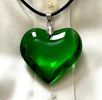 Голямо колие от зелено стъкло във формата на сърце, изумрудено-зелен кръгъл медальон във формата на сърце с черен кожен ремък, очарователно колие в 